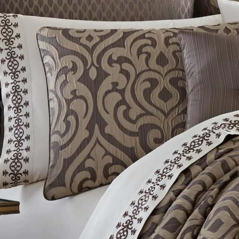 J. Queen New York Astoria Queen 4 Piece Comforter Set NWT